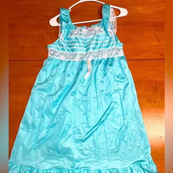 1940s NightGown ๐ - Picture 1 of 13